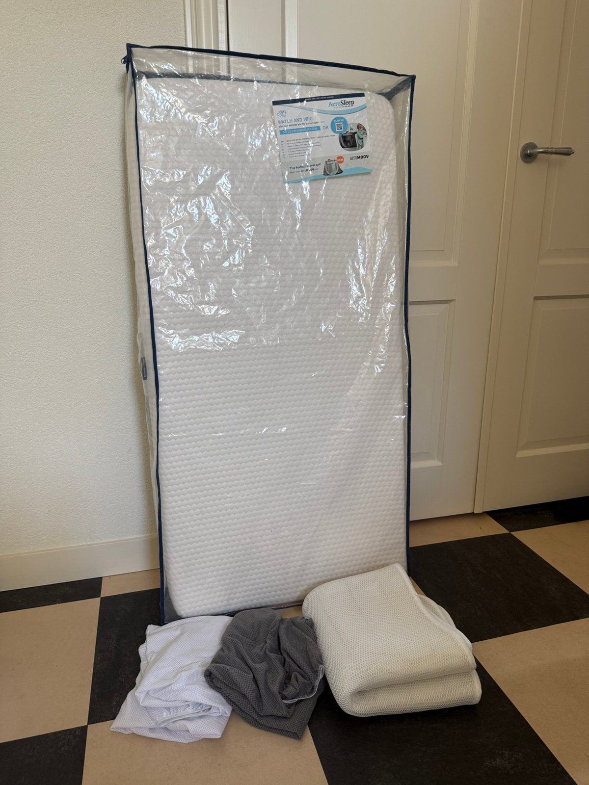 Aerosleep matras met topper en ademende hoeslakens, Ophalen, Zo goed als nieuw, Minder dan 140 cm, Matras