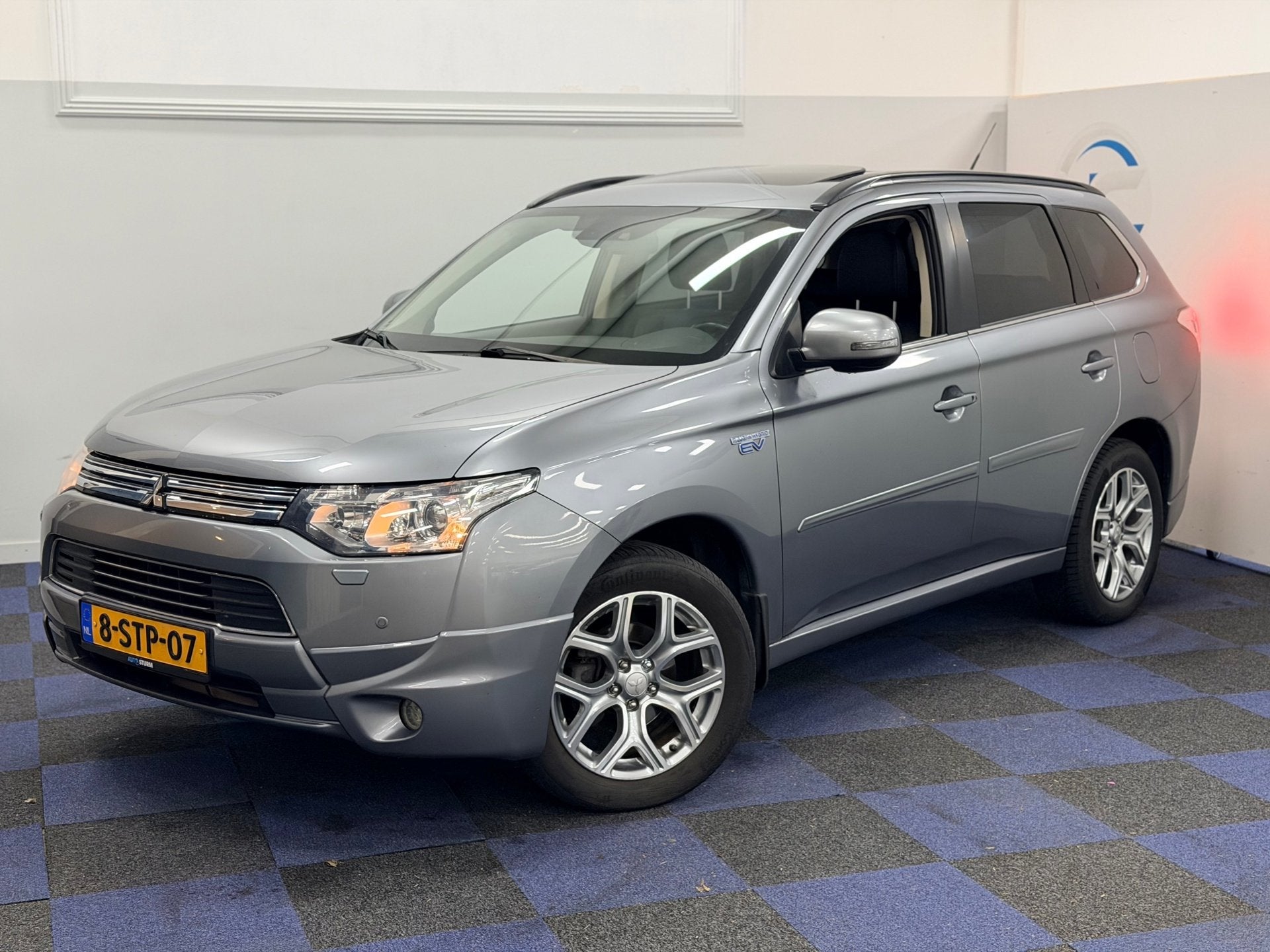 Mitsubishi Outlander 2.0 PHEV Instyle+ / WINTERSET / SCHUIFK, 4 cilinders, Vierwielaandrijving, Hybride Elektrisch/Benzine, SUV of Terreinwagen