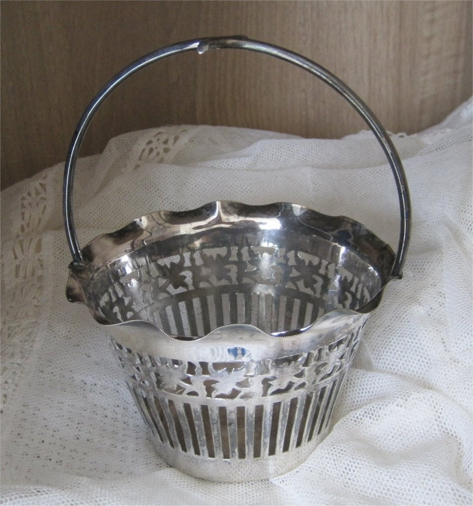 Engels, verzilverd bonbon mandje (gemerkt), Ophalen of Verzenden