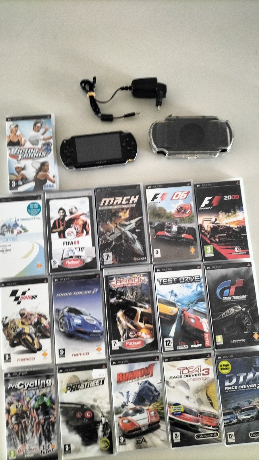 PSP met oplader, hoesje en 15 racegames, Gebruikt, Gekoppelde computers, 1 speler, Racen en Vliegen