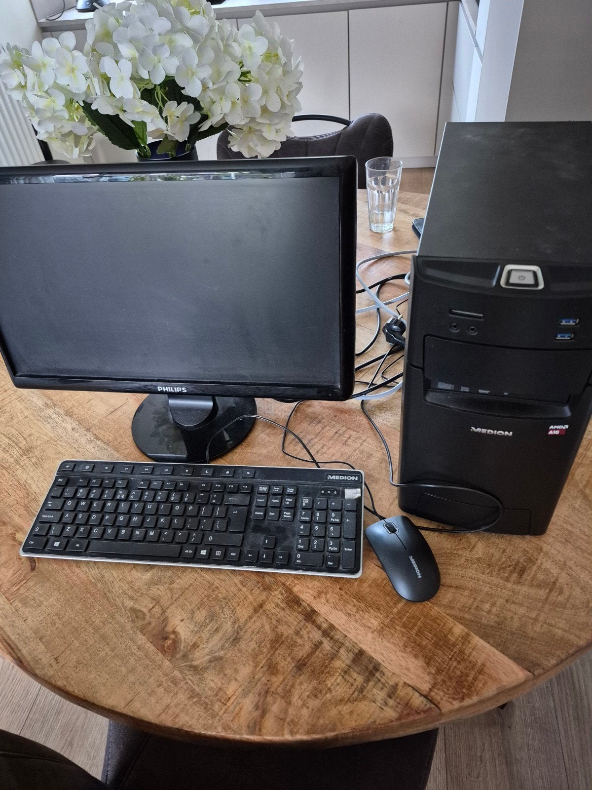 Medion Desktop PC met monitor, toetsenbord en muis - defect, Computers en Software, Ophalen, HDD, Minder dan 4 GB, Met monitor
