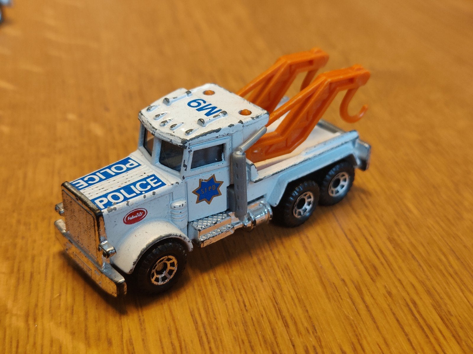 Matchbox Peterbilt Police ORANJE, Hobby en Vrije tijd, Ophalen of Verzenden, Zo goed als nieuw, Auto