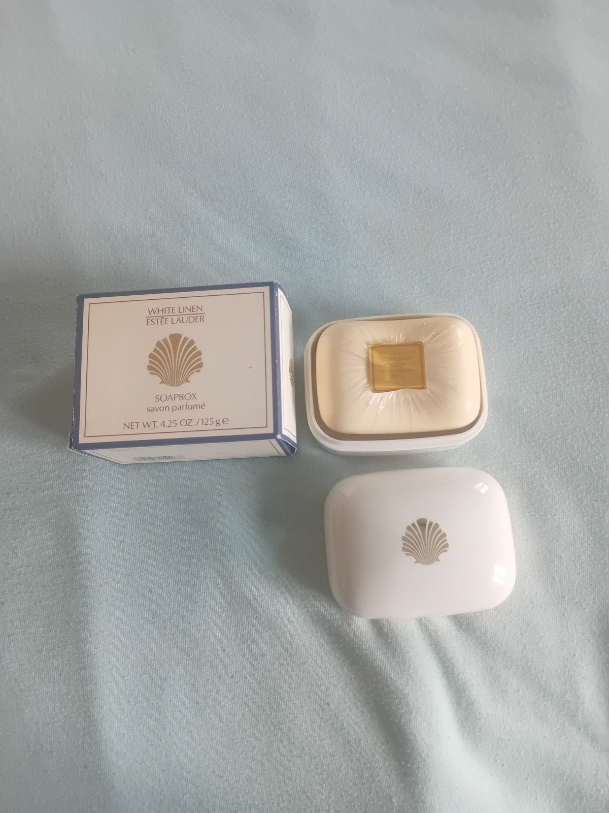 Estee Lauder White Linen Soapbox - Nieuw in doos, Sieraden, Tassen en Uiterlijk, Ophalen of Verzenden, Nieuw, Bad & Douche