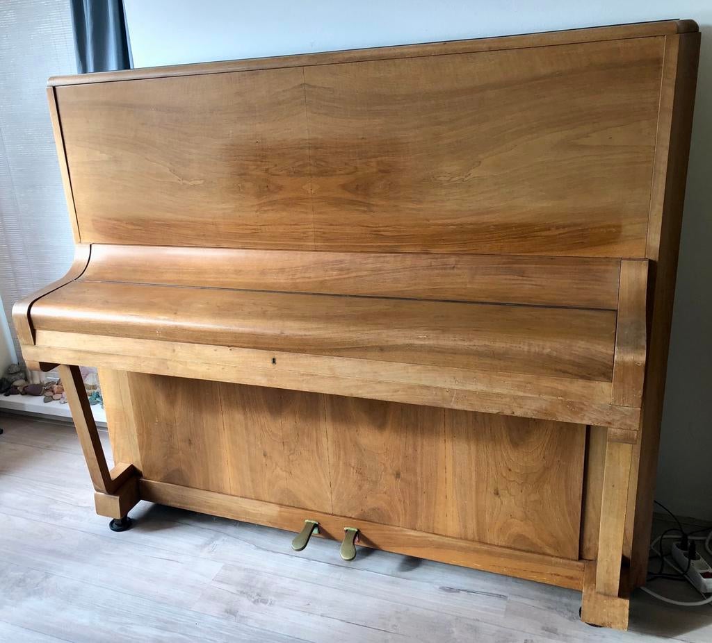 Gratis op te halen: een mooie Ronisch piano, Muziek en Instrumenten, Ophalen, Gebruikt, Bruin, Piano