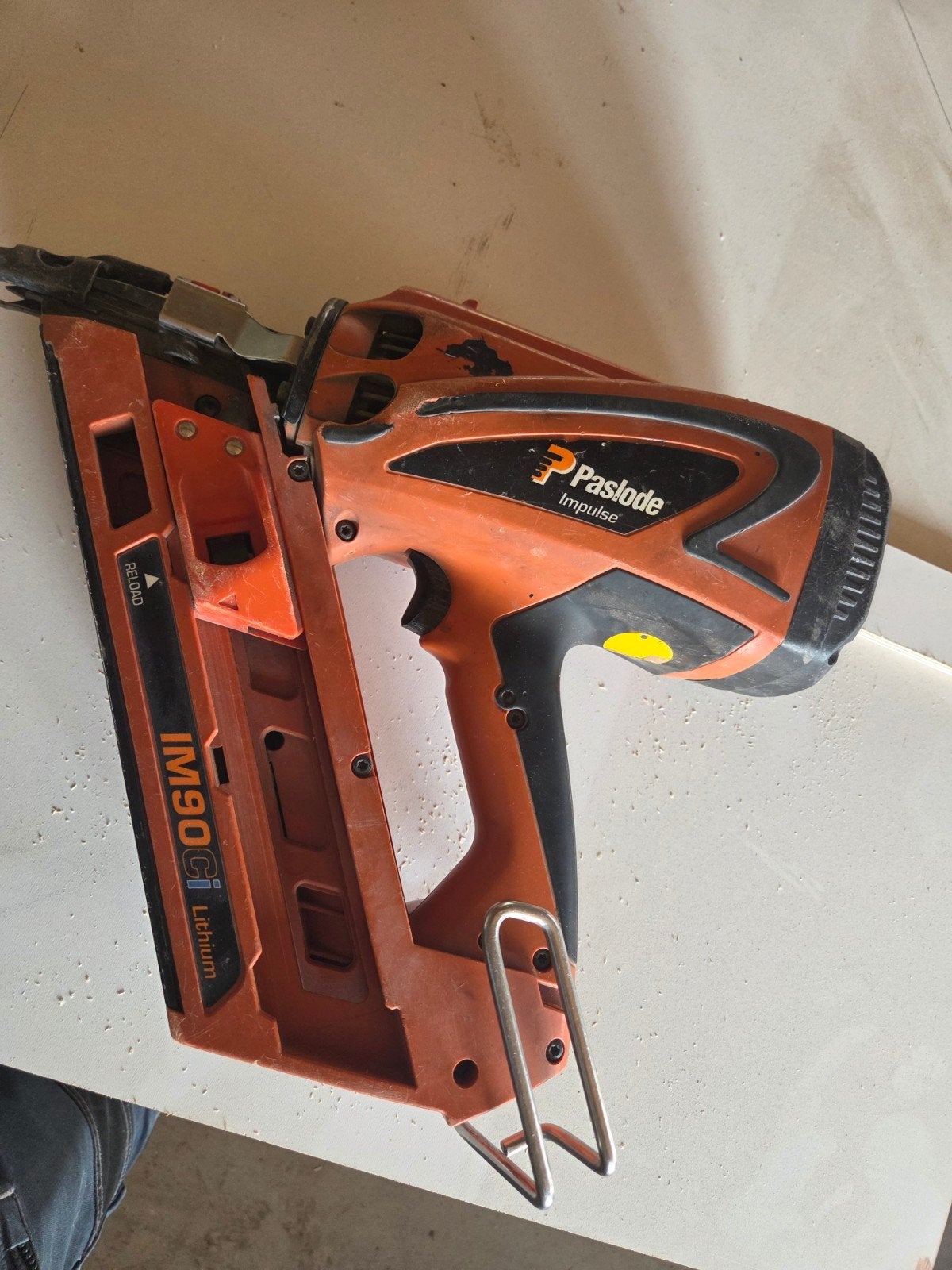 Paslode IM90Ci Lithium Spijkerpistool, Ophalen, Gebruikt