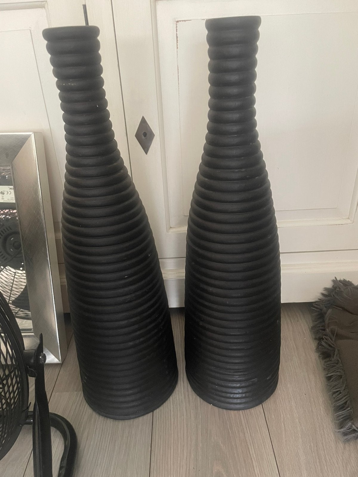 2 zware zwarte stenen vazen, Huis en Inrichting, Woonaccessoires | Vazen, Ophalen