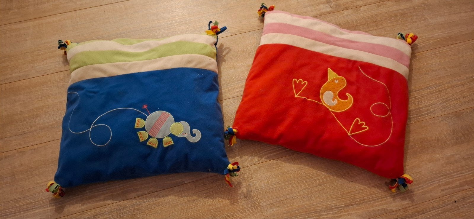 Set van 2 vrolijke sierkussens met dierenprint, Gebruikt, Meerkleurig, Met print, Vierkant