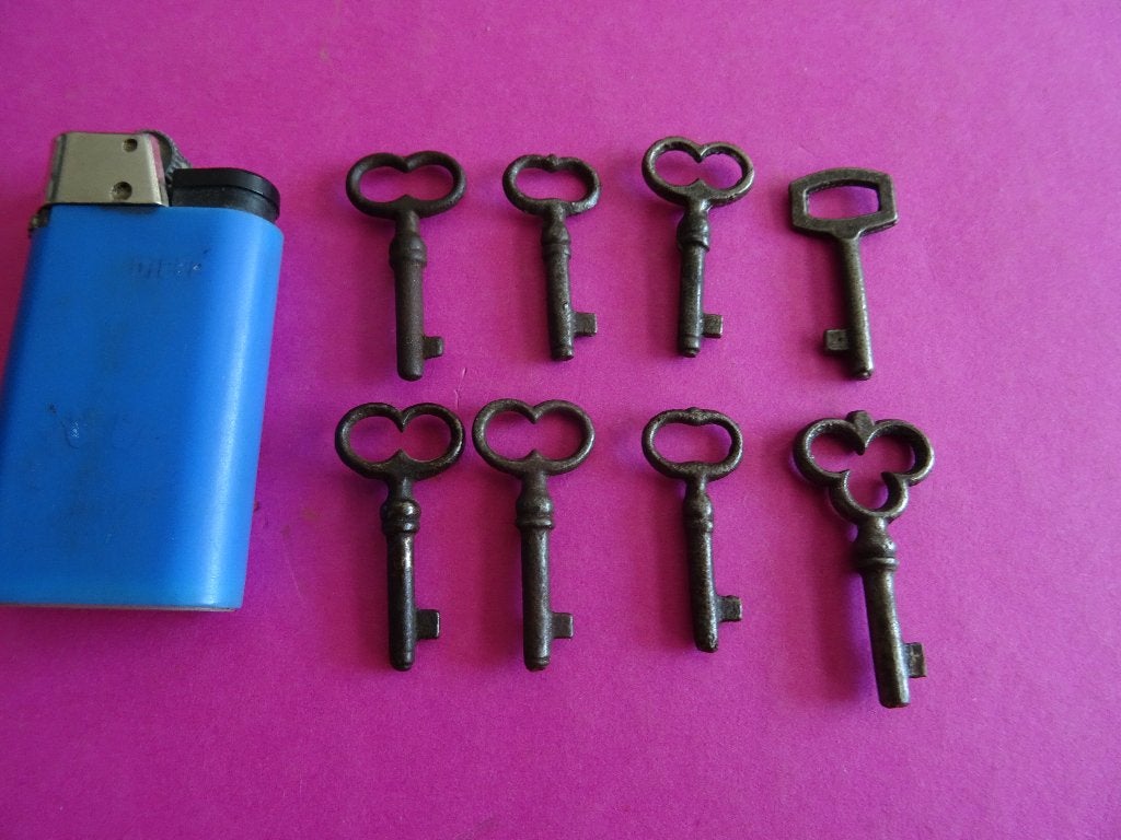 8 antieke sleuteltjes  blikken speelgoed stollwerck droste, Ophalen of Verzenden, Gebruikt, Overige, Overige merken