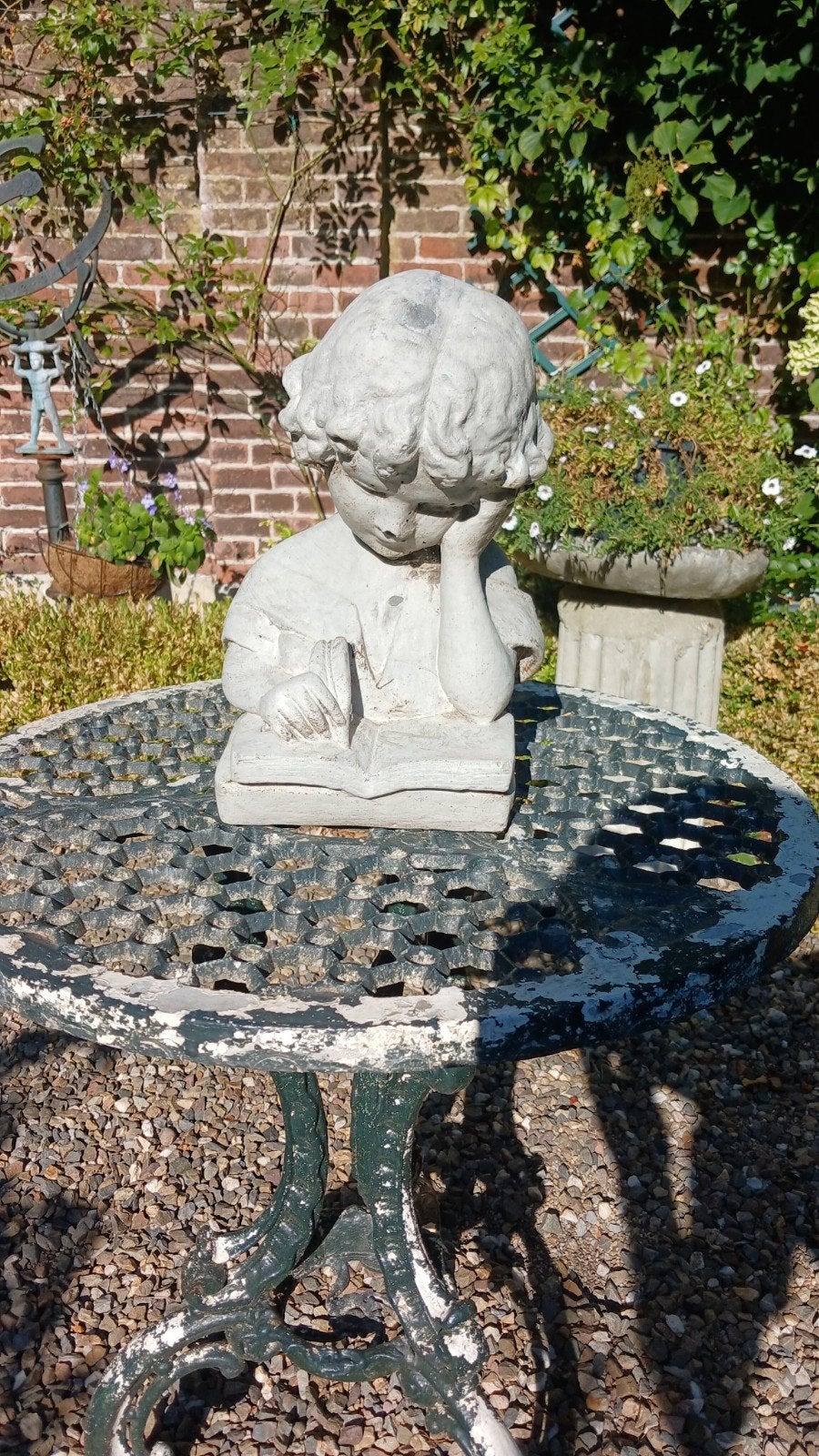 betonnen meisje met boek, Ophalen of Verzenden