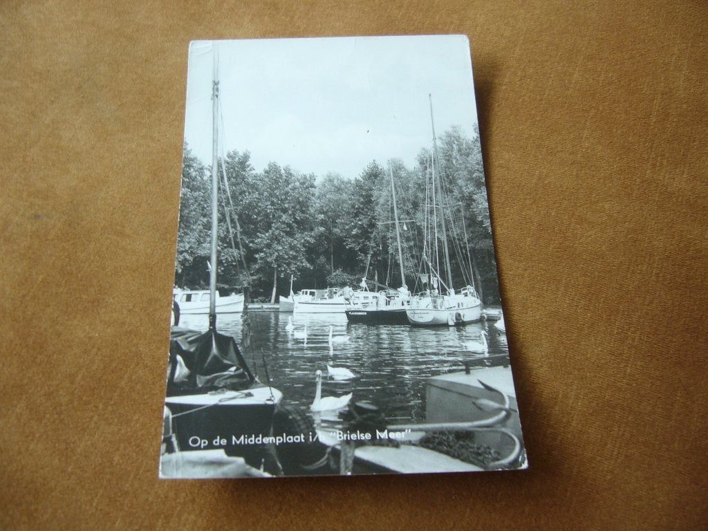 BRIELLE  = OP DE MIDDENPLAAT IN HET BRIELSE MEER - 6 ZWANEN, Ophalen of Verzenden, 1940 tot 1960, Gelopen, Zuid-Holland