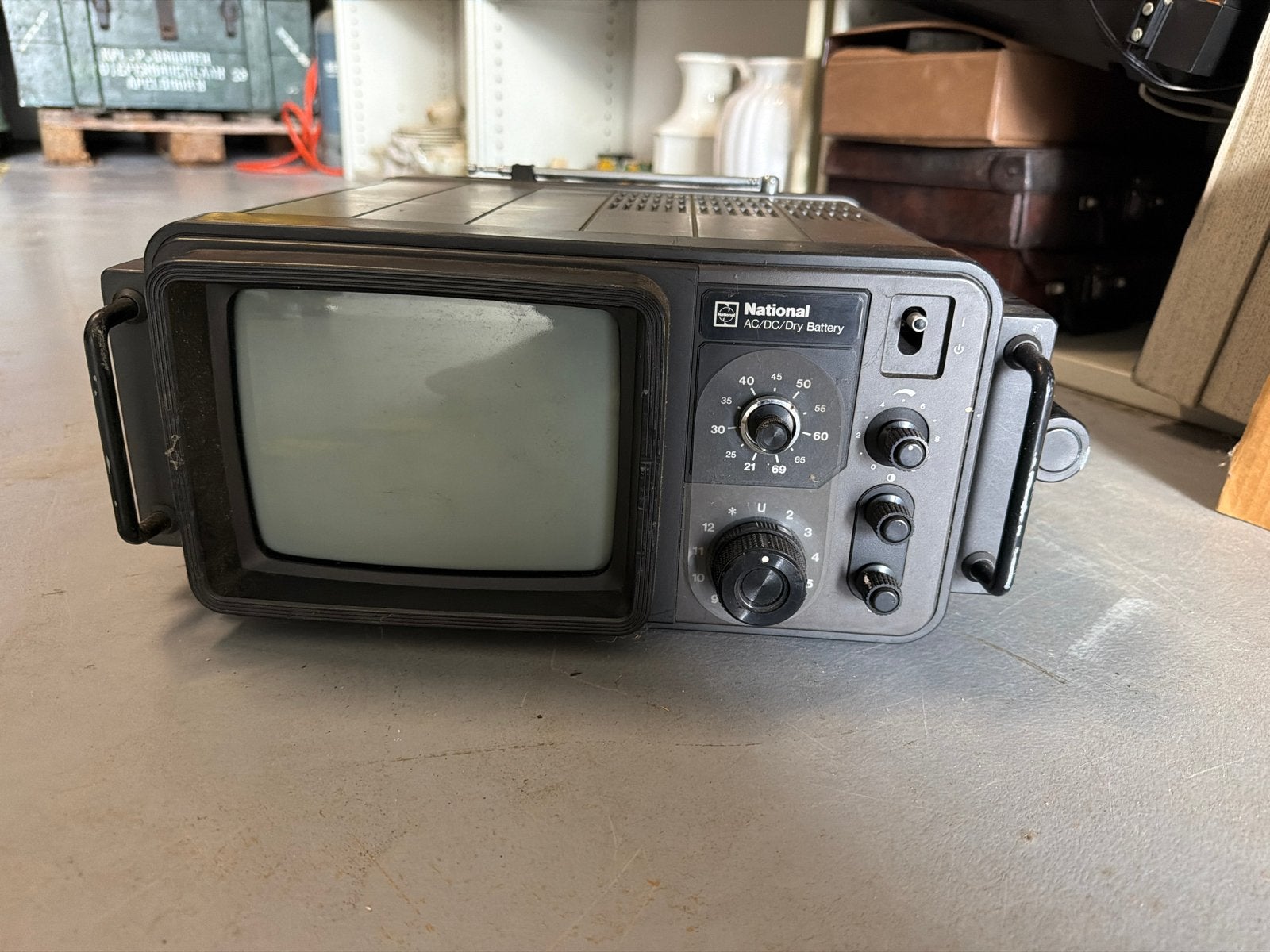 Vintage National AC/DC/Dry Battery TV - Model TR-008EB