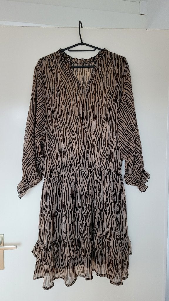 Zand/zwartkleurige zebraprint jurk mt.XL, Meerkleurig, Maat 46/48 (XL) of groter, Ophalen of Verzenden, Knielengte