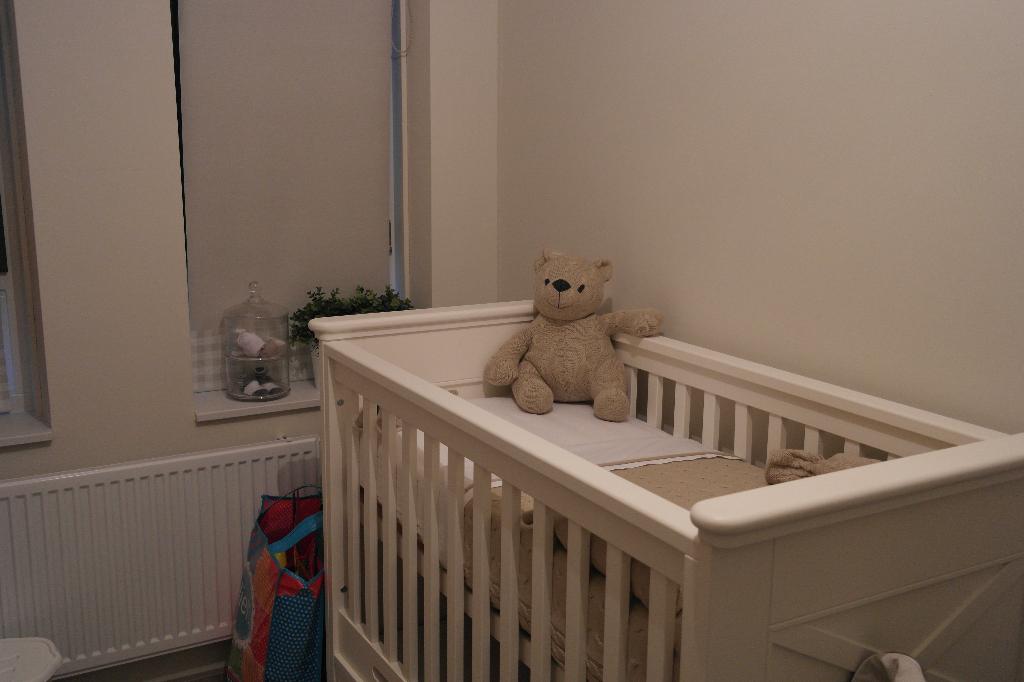 klassiek baby ledikant, commode en wandplank wit, Ophalen, Gebruikt, 50 tot 70 cm, 100 cm of meer