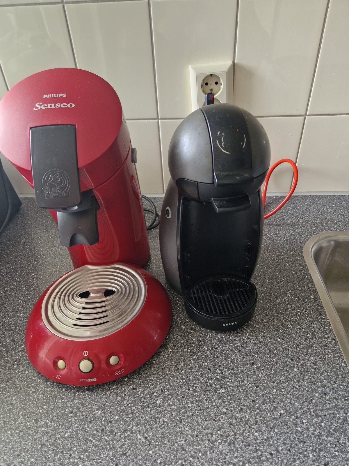 2 koffiezetapparaten: Philips Senseo en Krups Dolce Gusto, Witgoed en Apparatuur, Koffiezetapparaten, Koffiepads en cups, Gebruikt