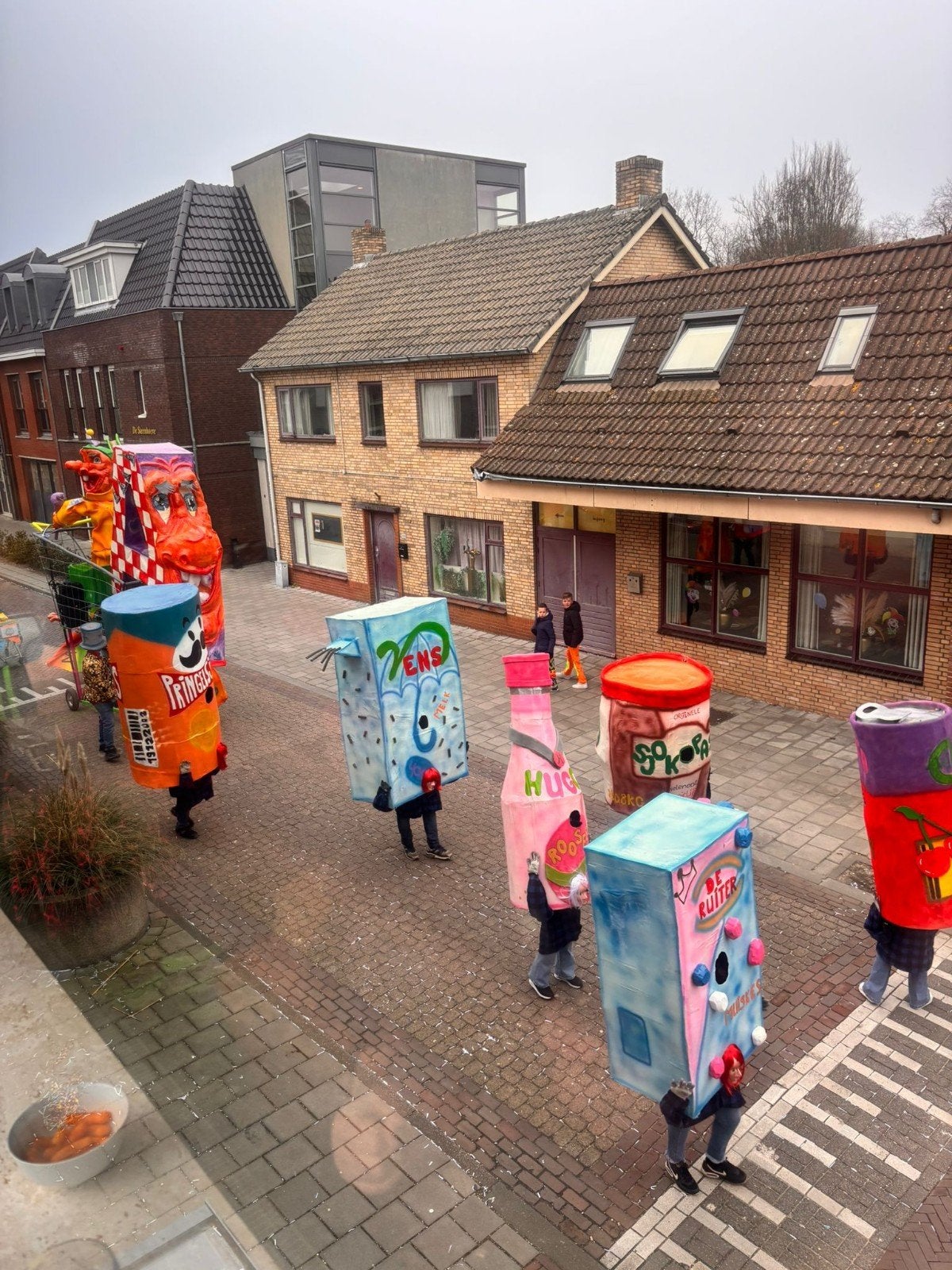 Carnavalskleding: Red Bull Blik , loopgroep ,carnavalswagen, Ophalen, Zo goed als nieuw, Feestartikel, Carnaval