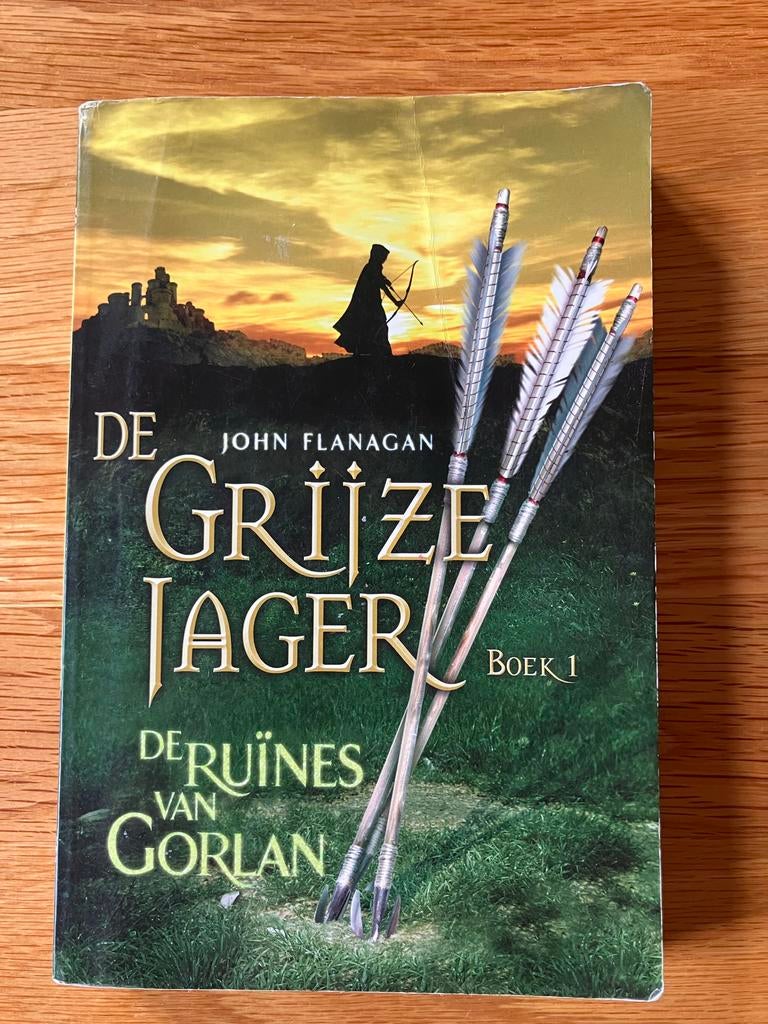 De Grijze Jager: De Ruïnes van Gorlan - Boek 1, Ophalen of Verzenden, Gelezen