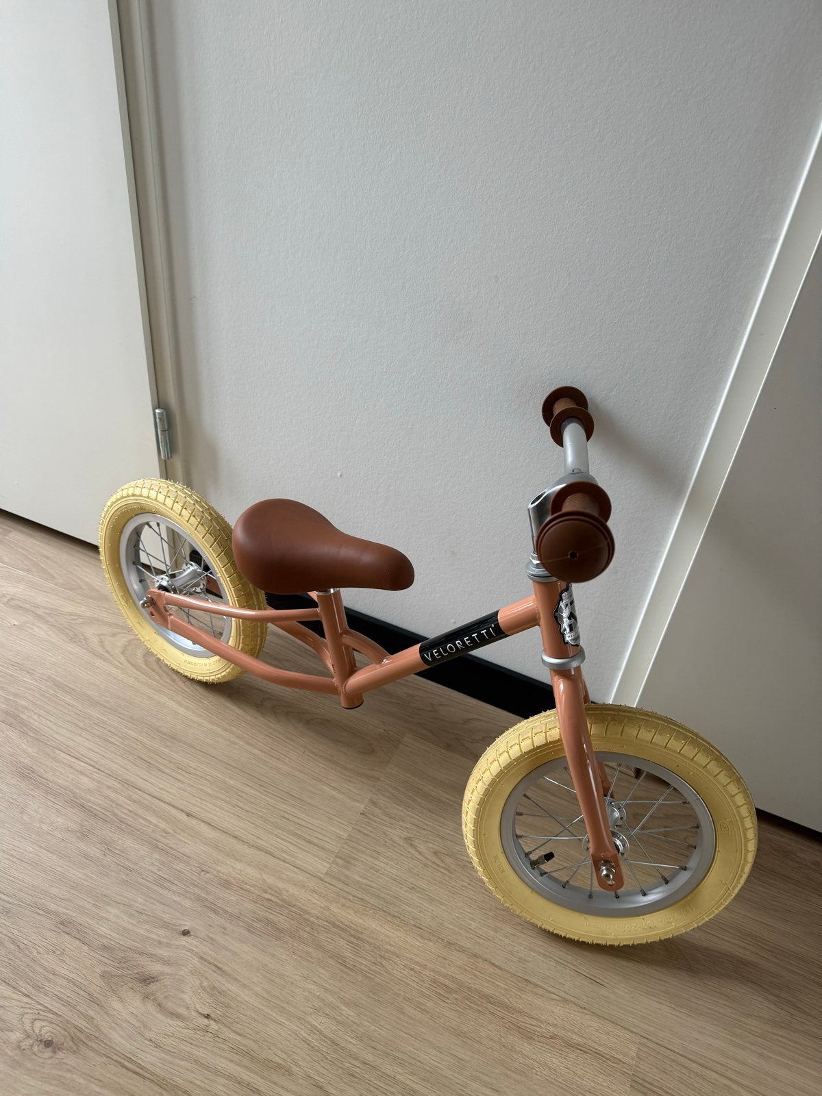 Veloretti loopfiets - Roze/bruin, Fietsen en Brommers, Fietsen | Kinderfietsjes, Ophalen, Zo goed als nieuw, 16 tot 20 inch