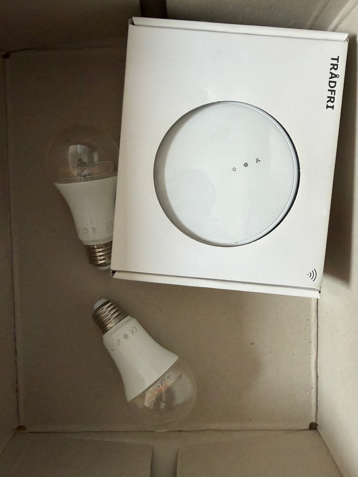IKEA TRÅDFRI heb met 2 E27 LED lampen en afstandsbediening, Ophalen, Wit, Kunststof, Zo goed als nieuw