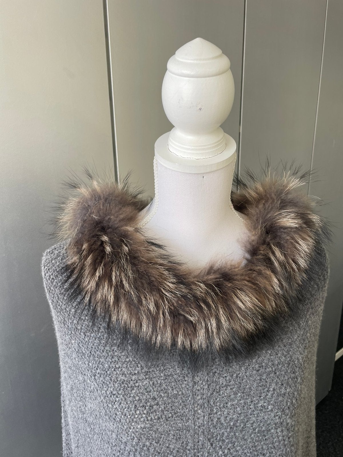 Mala Alisha: Poncho met Bontkraag, Kleding | Dames, Verzenden, Zo goed als nieuw, Maat 42/44 (L), Grijs