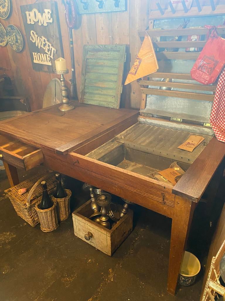Houten tafel met zinken bak, Ophalen