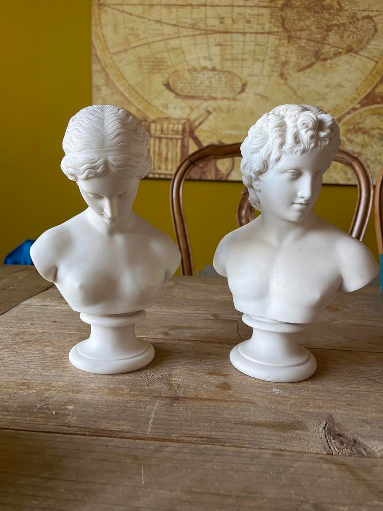 Twee biscuit porselein bustes Griekse stijl, Antiek en Kunst, Kunst | Beelden en Houtsnijwerken, Ophalen, Buste, 20 - 50 cm, Wit