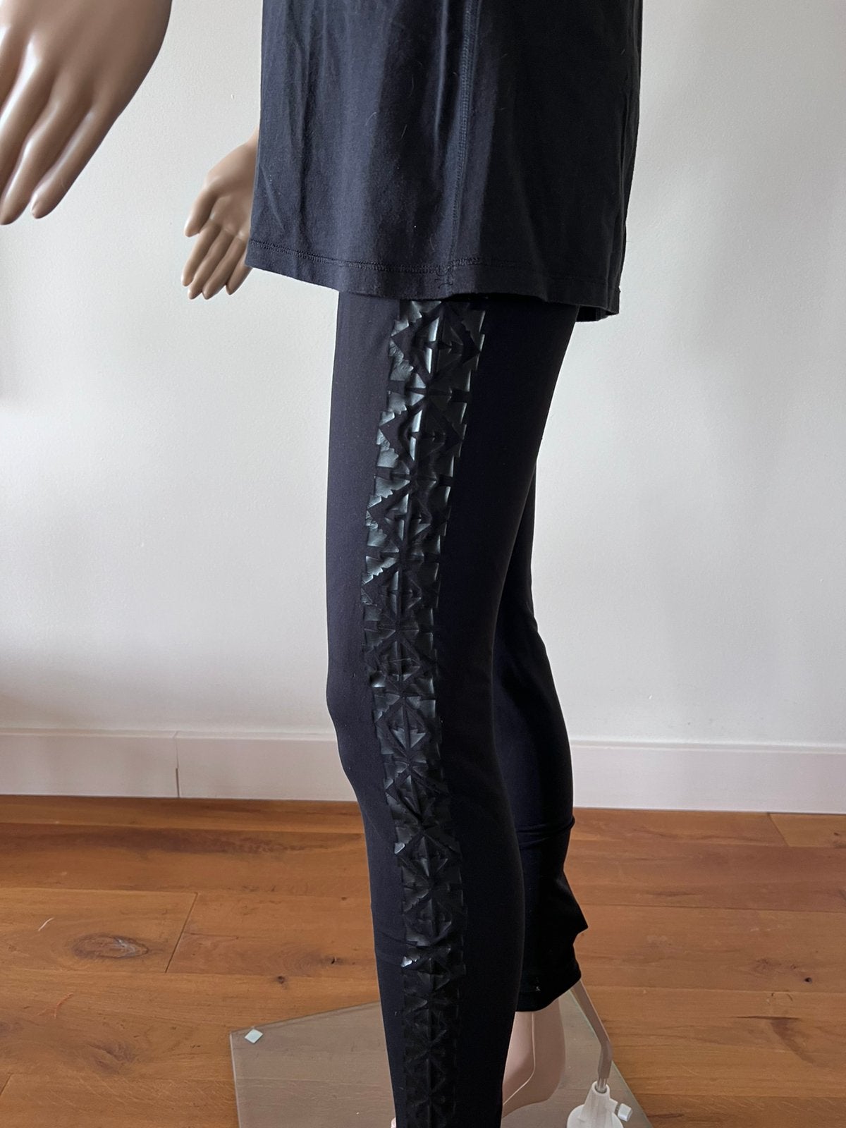 Lululemon sportlegging zwart met patroon Maat 8, Maat 38/40 (M), Zwart, Ophalen of Verzenden, Fitness of Aerobics