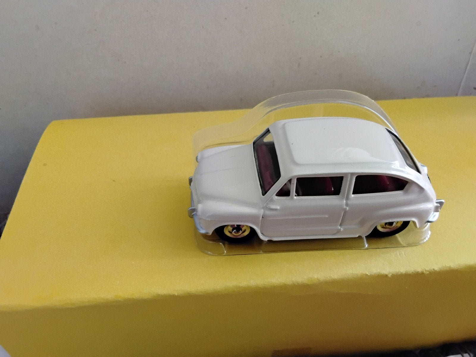 DINKY TOYS ATLAS FIAT 600 D, Ophalen of Verzenden, Zo goed als nieuw, Auto, Dinky Toys