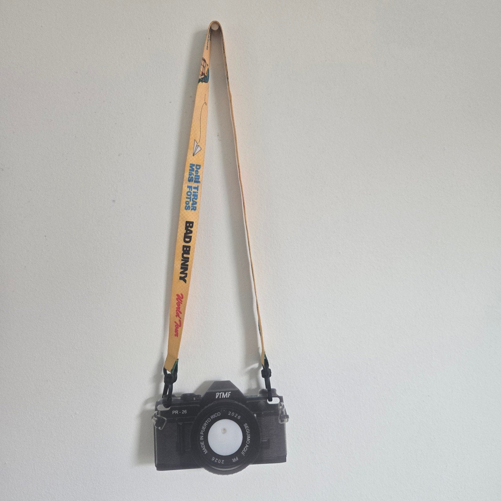 Bad Bunny World Tour Camera Lanyard, Ophalen of Verzenden, Zo goed als nieuw, Gebruiksvoorwerp