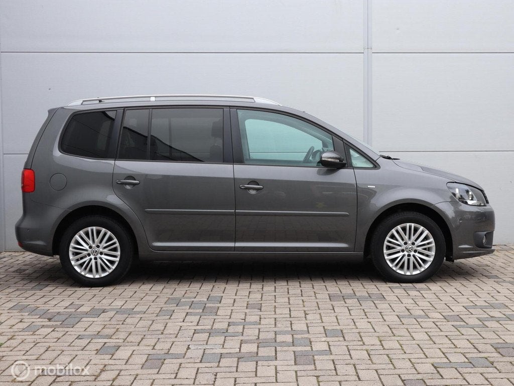 Volkswagen Touran 1.4 TSI Trekhaak Pdc Clima Cruise Stoelver, Auto's, Voorwielaandrijving, Euro 5, Zwart, 4 cilinders