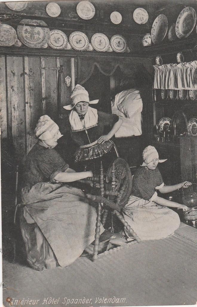 klederdracht- interieur hotel spaander volendam, Ophalen of Verzenden, Noord-Holland