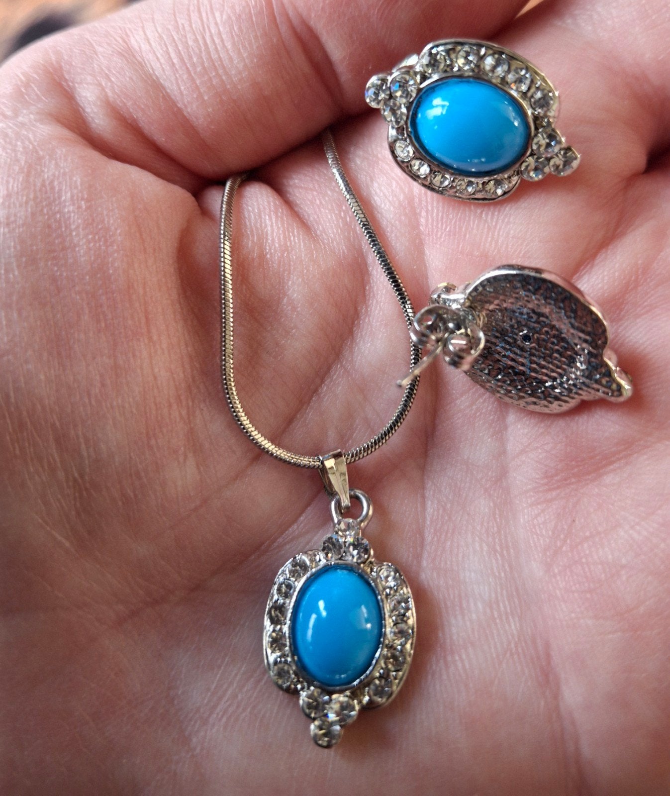 Nieuwe ketting + oorbelen met turquoise steen en strass, Ophalen, Overige materialen, Blauw, Nieuw