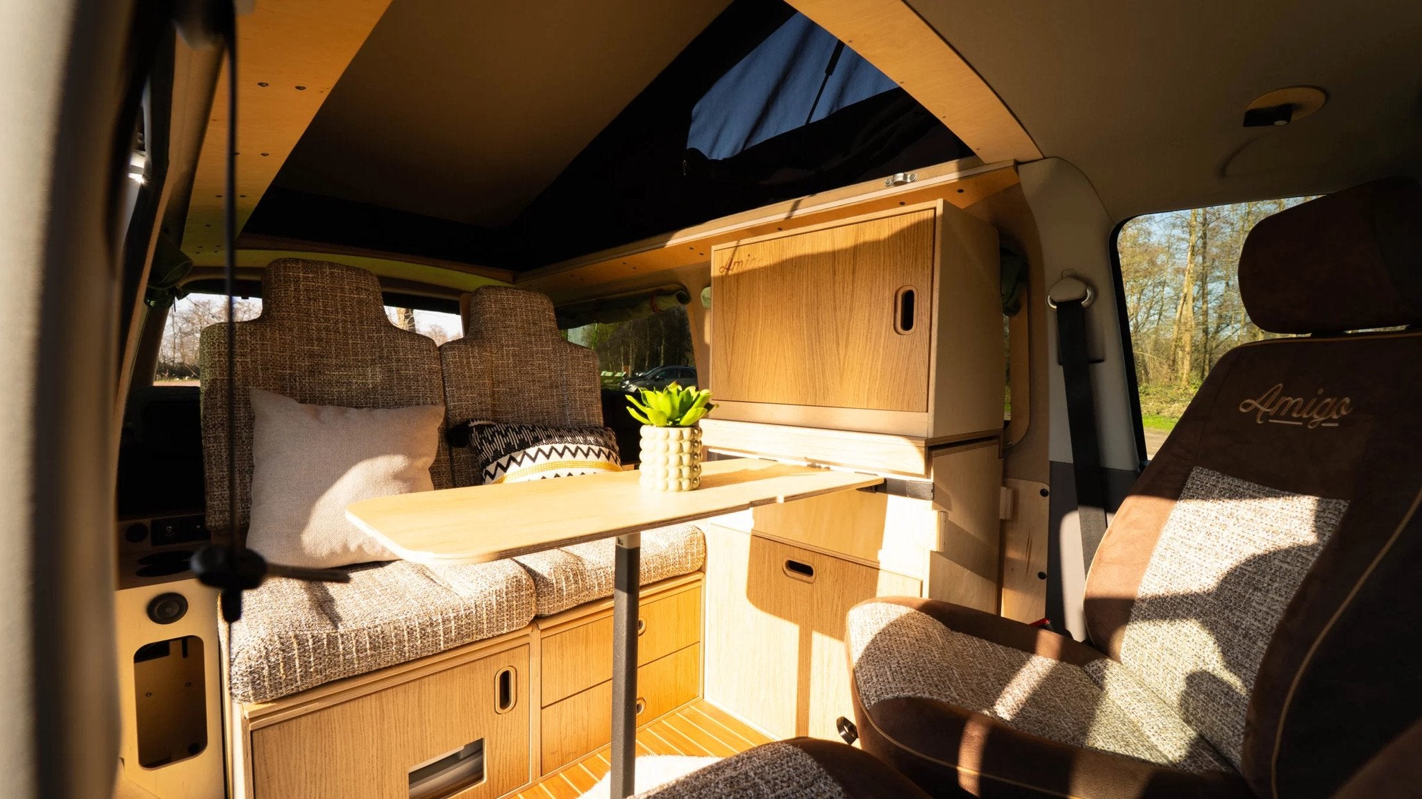 Volkswagen Transporter T7 Amigo camper plug in hybride, Caravans en Kamperen, Automaat, Buscamper of Camperbus, Volkswagen, Omvormer