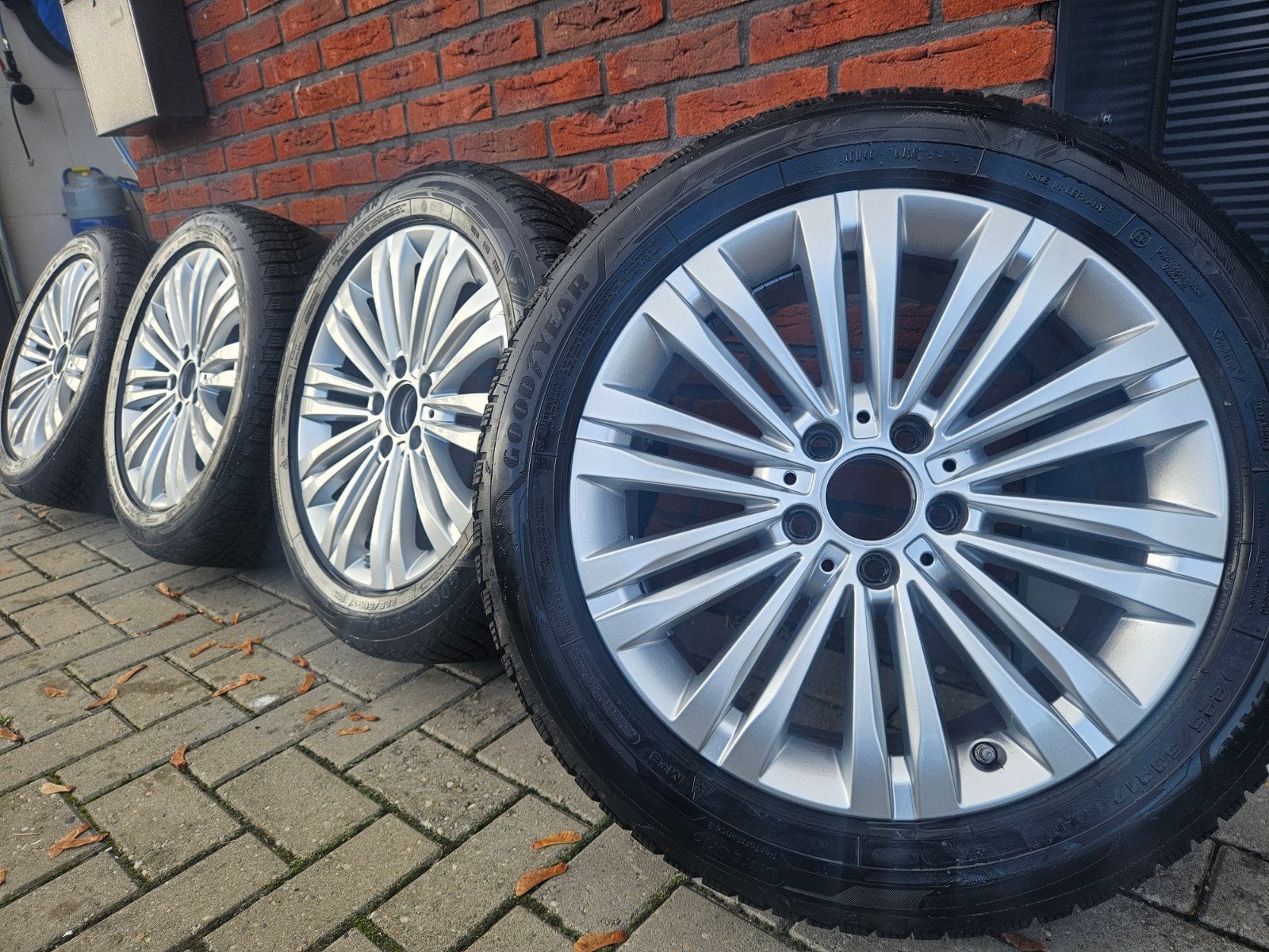 17" Originele MB C-klasse W206 velgen. 8mm Goodyear winter!!, Auto-onderdelen, Ophalen, Banden en Velgen, 17 inch, Winterbanden