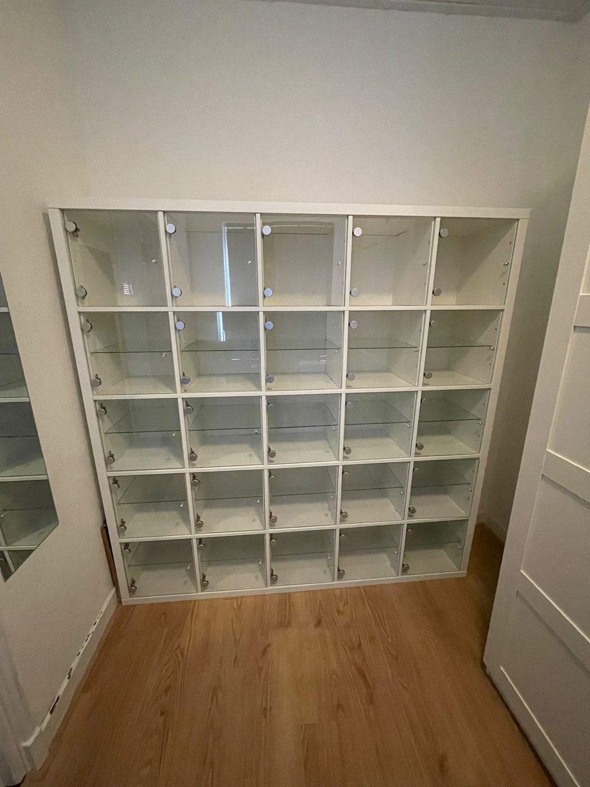 IKEA Kallax kast met 13 glazen inzetstukken, Ophalen, Met plank(en), Gebruikt, 150 tot 200 cm