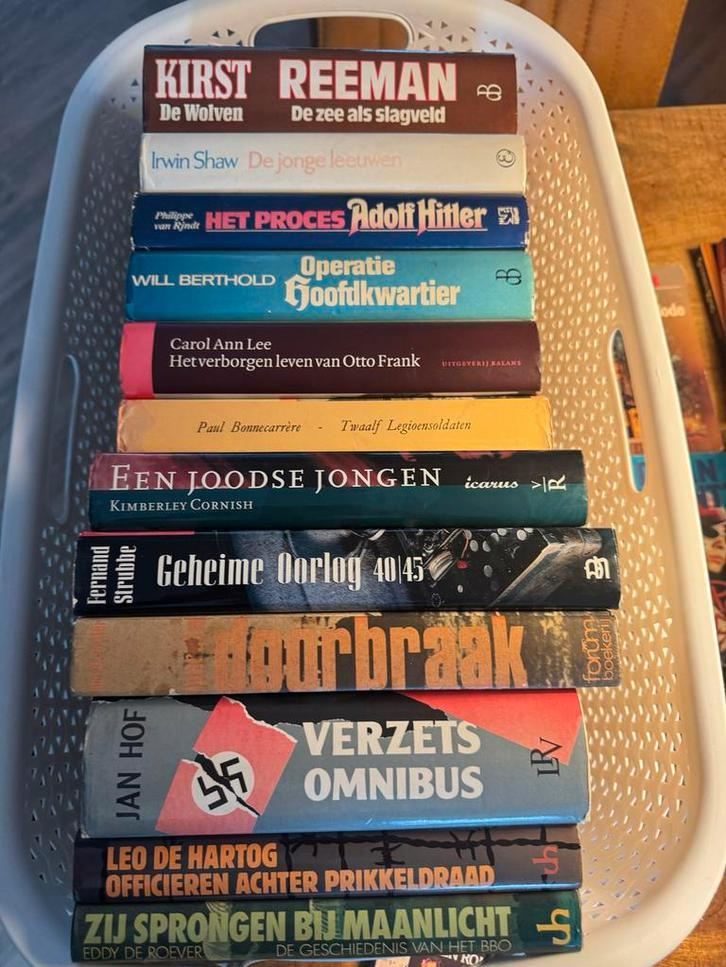 Diverse collectie oorlogs boeken, Ophalen, Gelezen