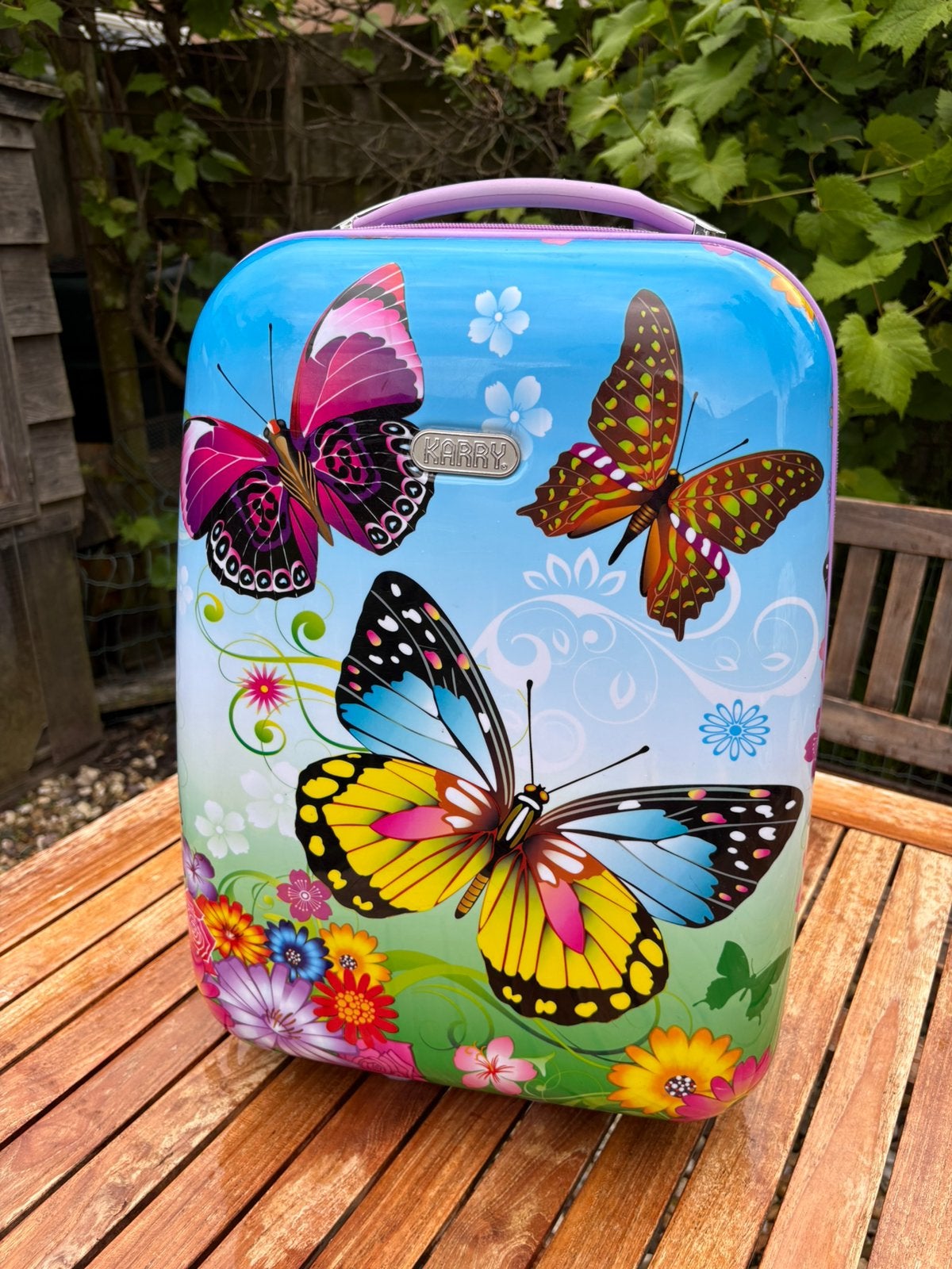 Leuke handbagage koffer met vlinders en bijhorende toilettas, Ophalen, Gebruikt, 40 tot 60 cm, 30 cm of meer