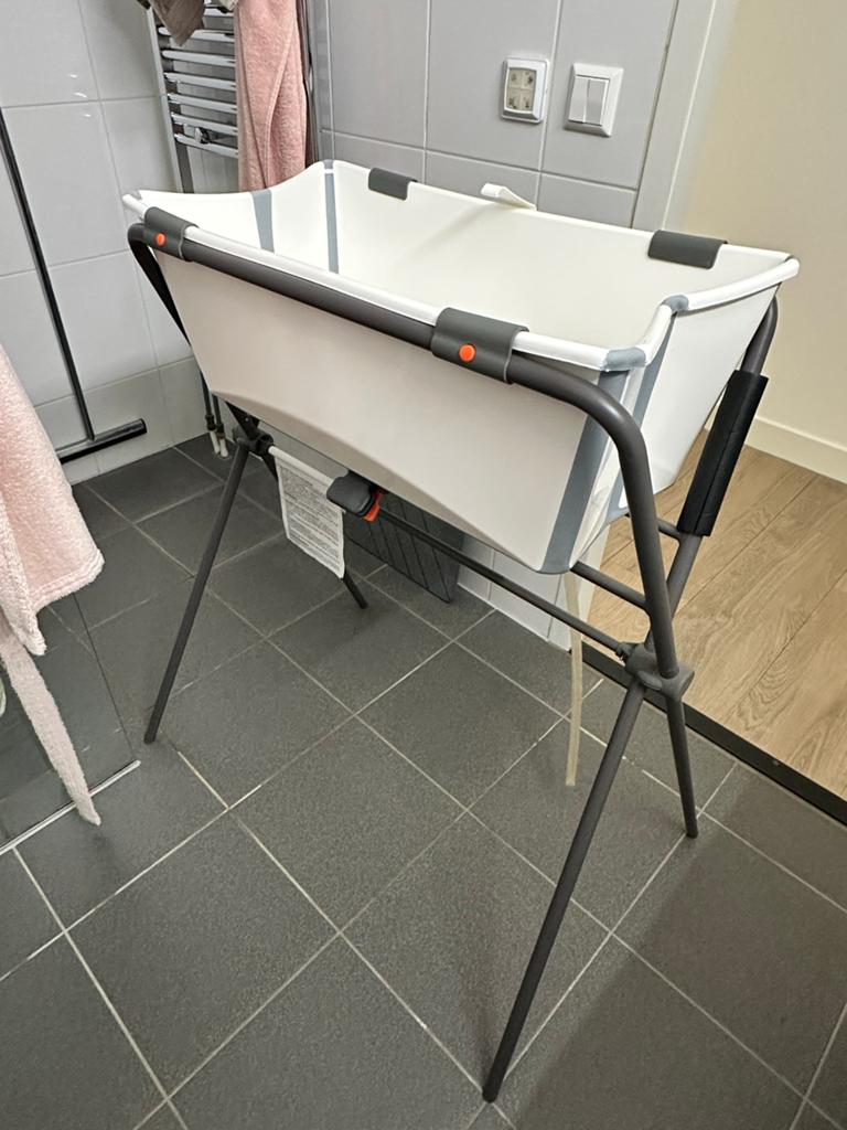Stokke Flexi Bath opvouwbaar babybadje met standaard, Kinderen en Baby's, Badjes en Verzorging, Zo goed als nieuw, Badje, Standaard