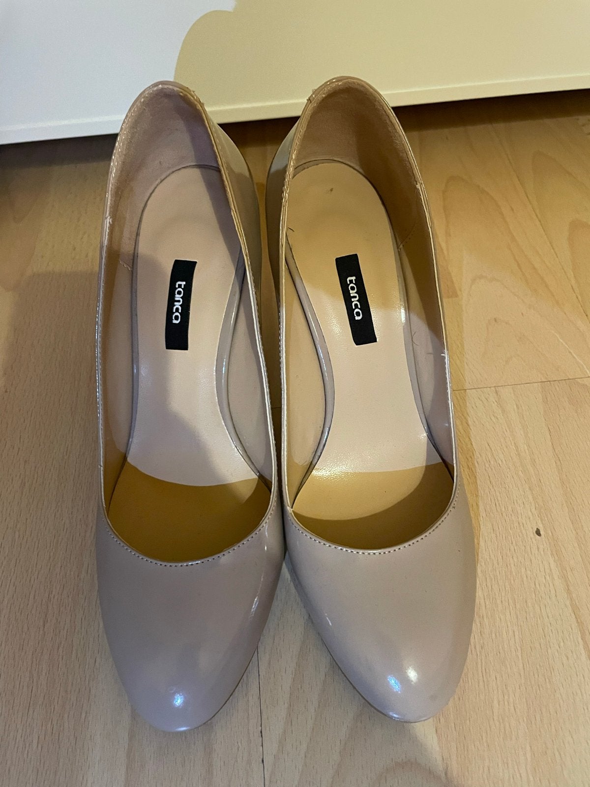 Tanca  Nude Lakleren Pumps Maat 37, Kleding | Dames, Ophalen, Pumps, Beige, Zo goed als nieuw