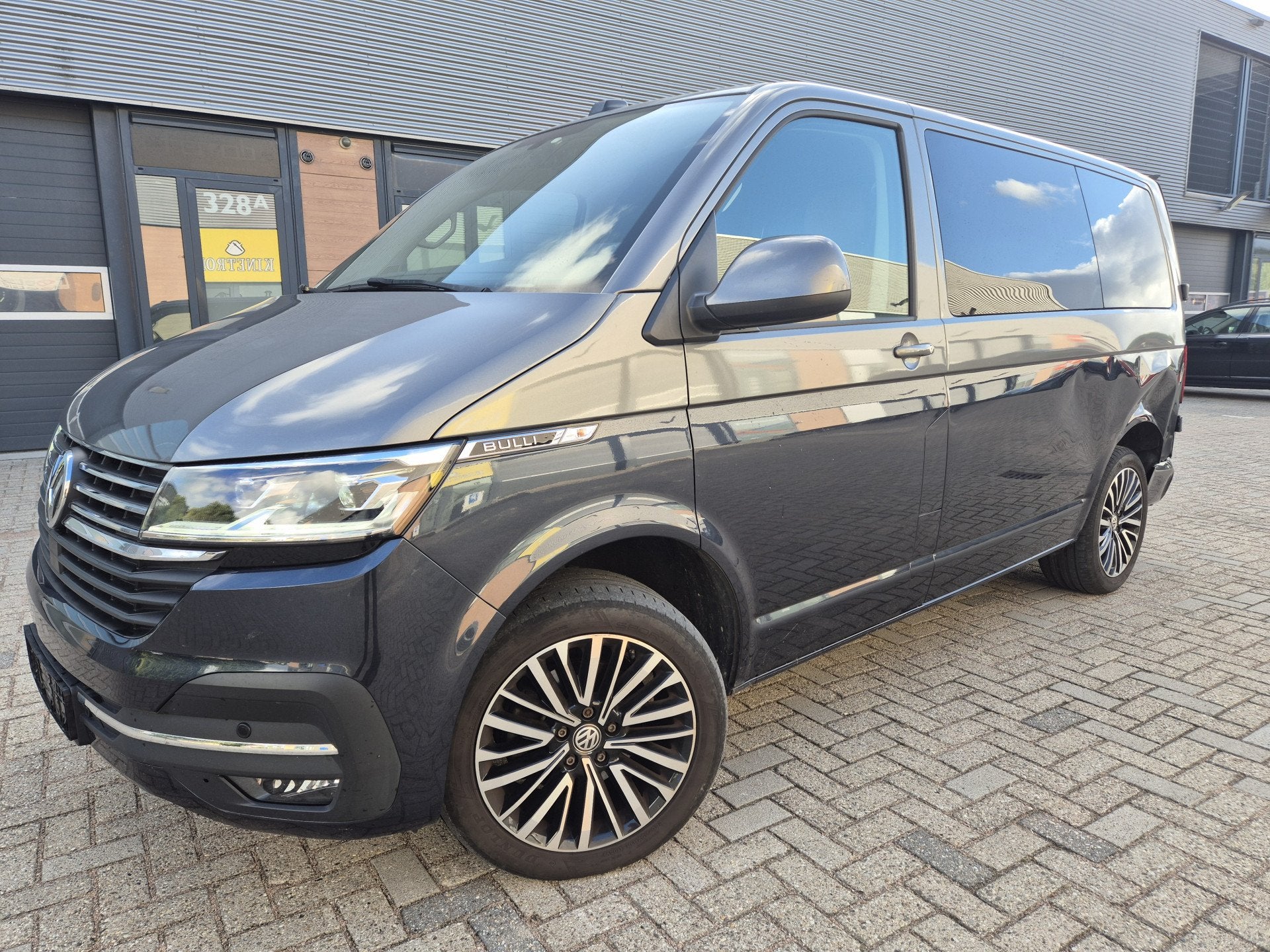 Volkswagen Transporter 2.0 TDI 150pk Bulli full options acht, Gebruikt, Euro 6, 4 cilinders, 150 pk