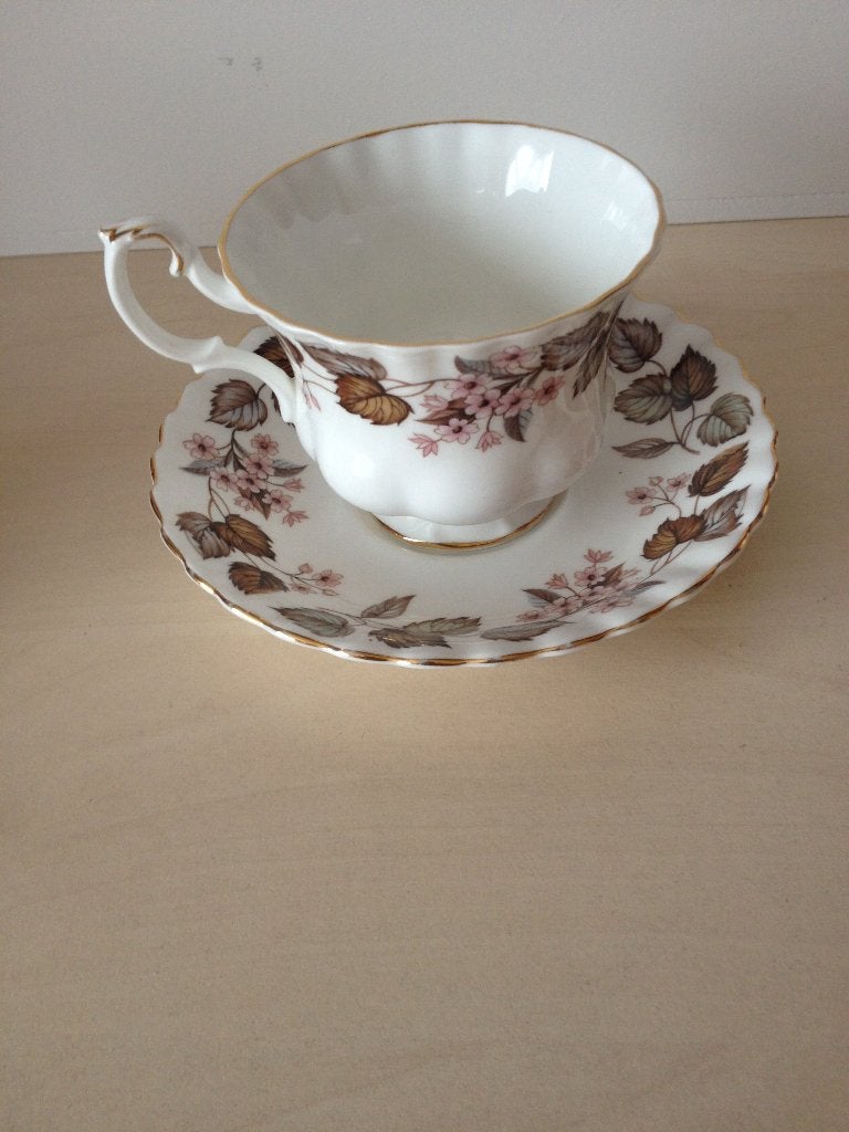 4 royal albert koppen en schotels, Verzenden