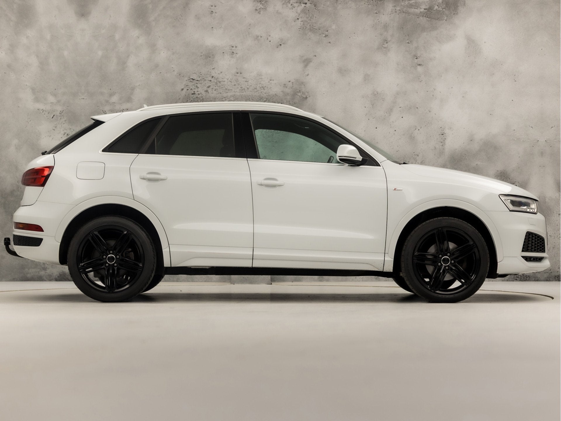 Audi Q3 1.4 TFSI S-Line Sport 150Pk Automaat (2X S-LINE, NAV, Auto's, 12 maanden, 1380 kg, 4 cilinders, Leder en Stof