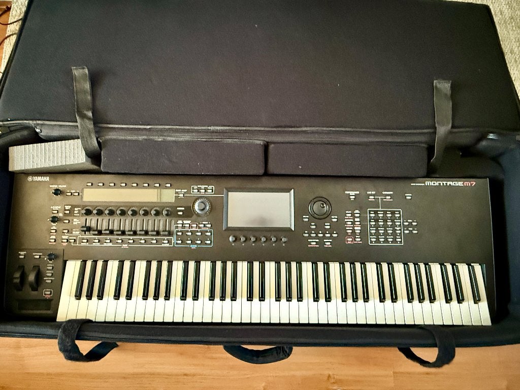 yamaha montage m7 met gigbag op wieltjes, Muziek en Instrumenten, Ophalen, Yamaha, Zo goed als nieuw, Met koffer of flightcase