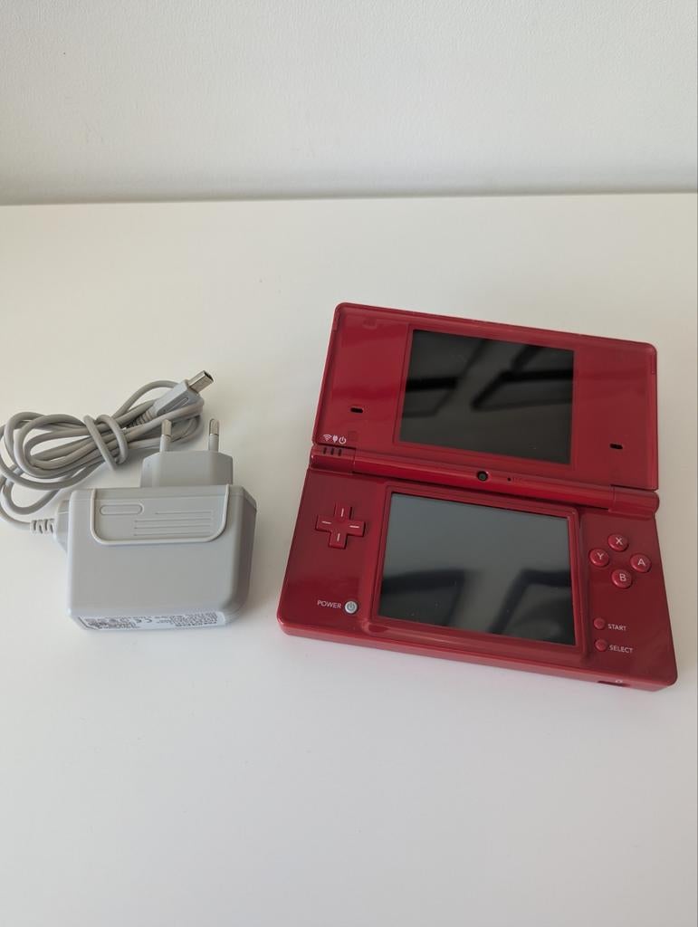 Nintendo DSi Rood – klaar om te spelen + veel leuke games!, Spelcomputers en Games, Spelcomputers | Nintendo DS, Dsi, Ophalen of Verzenden