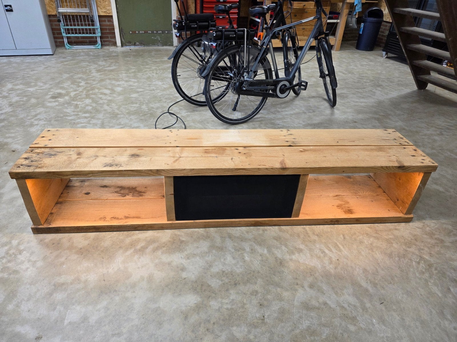 Robuust houten tv-meubel met verlichting, Ophalen, Gebruikt, 200 cm of meer, Minder dan 100 cm