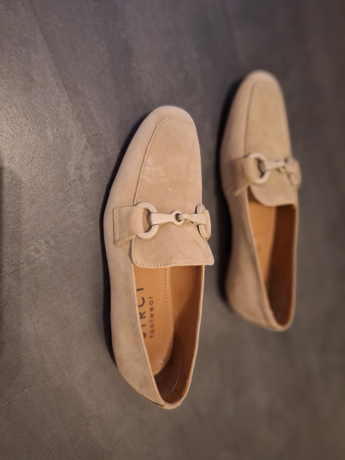 Dstrct damesschoenen mt 38 als nieuw, Ophalen of Verzenden, Zo goed als nieuw, Instappers, Beige