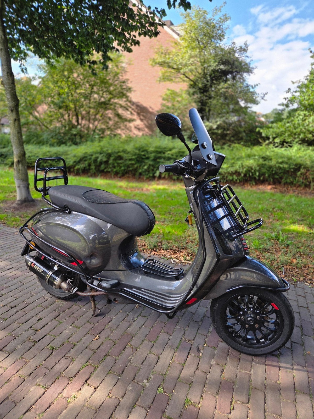 Vespa Sprint 50cc - Akrapovič̣ uitlaat (Opknapper / Handel), Fietsen en Brommers, Scooters | Overige merken, Ophalen, Gebruikt