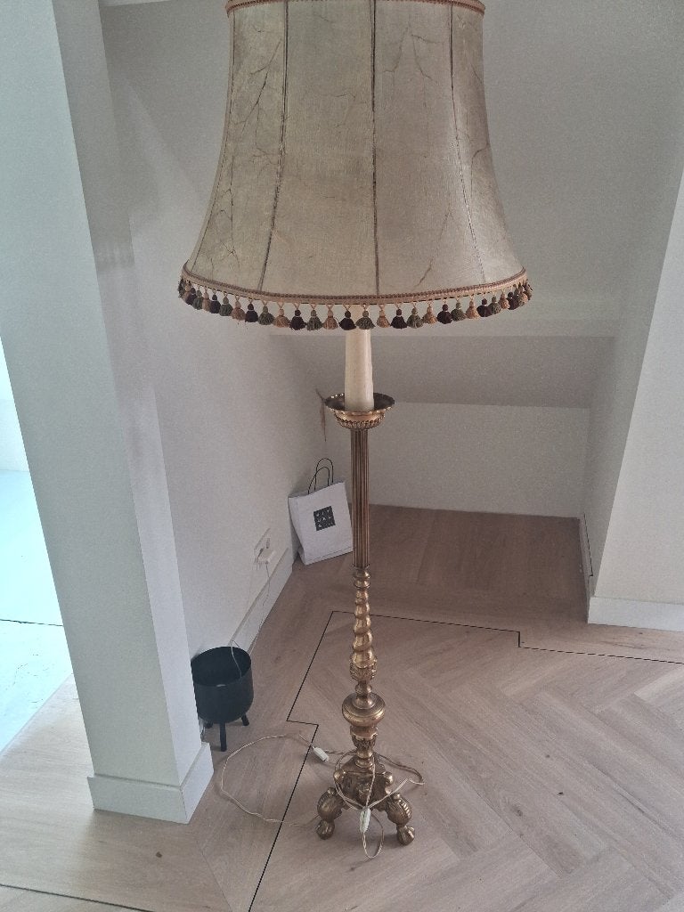 Lampa Antyczna, Ophalen