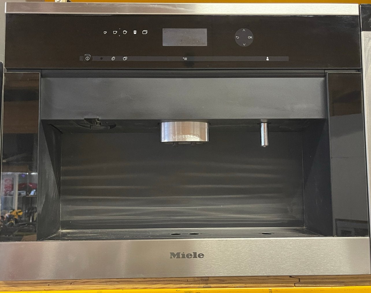 Miele inbouw koffiemachine - perfecte koffie thuis, Ophalen of Verzenden, Zo goed als nieuw, Koffiemachine, Koffiebonen
