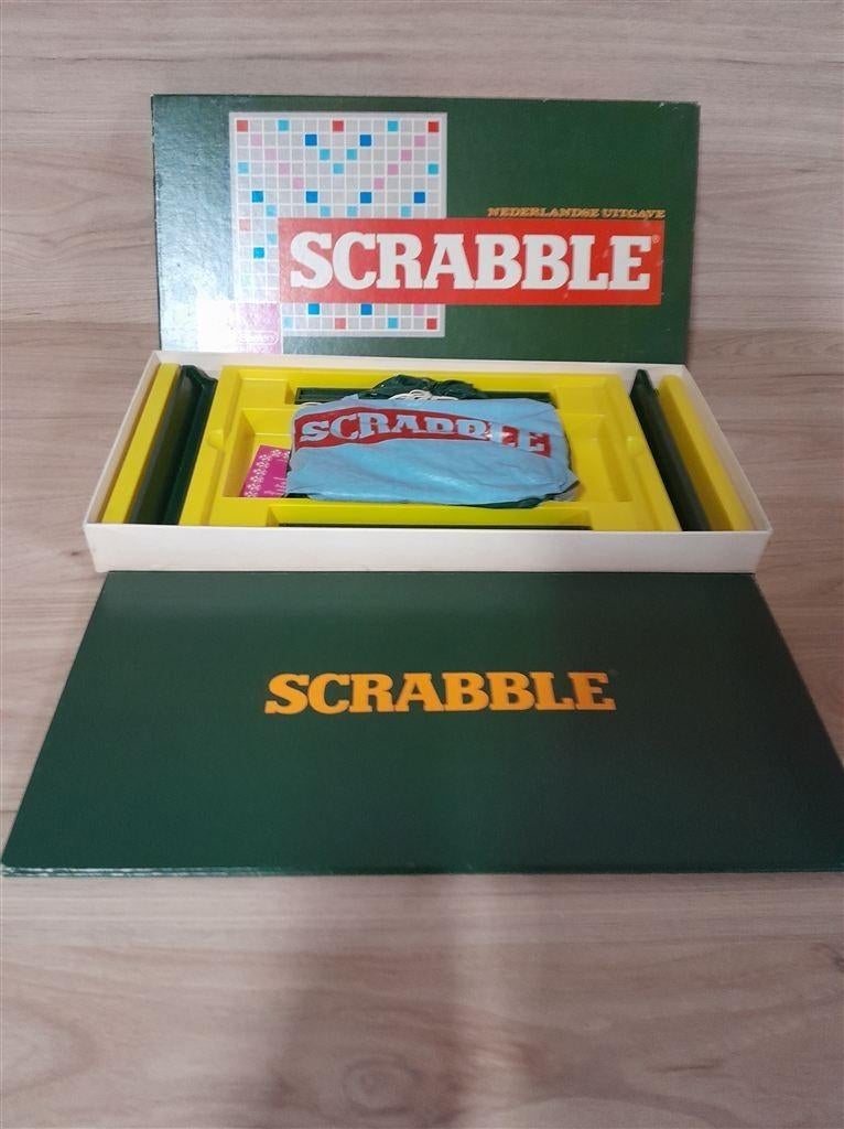 Scrabble Nederlandse uitgave - s3531, Hobby en Vrije tijd, Gezelschapsspellen | Bordspellen, Verzenden, Zo goed als nieuw