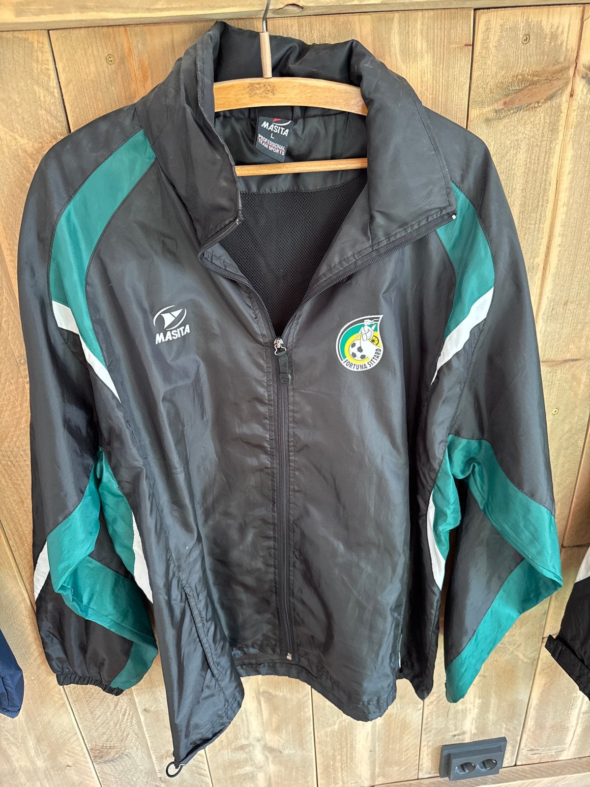 Fortuna Sittard Windjack - Large, Zwart, Overige maten, Ophalen of Verzenden, Voetbal